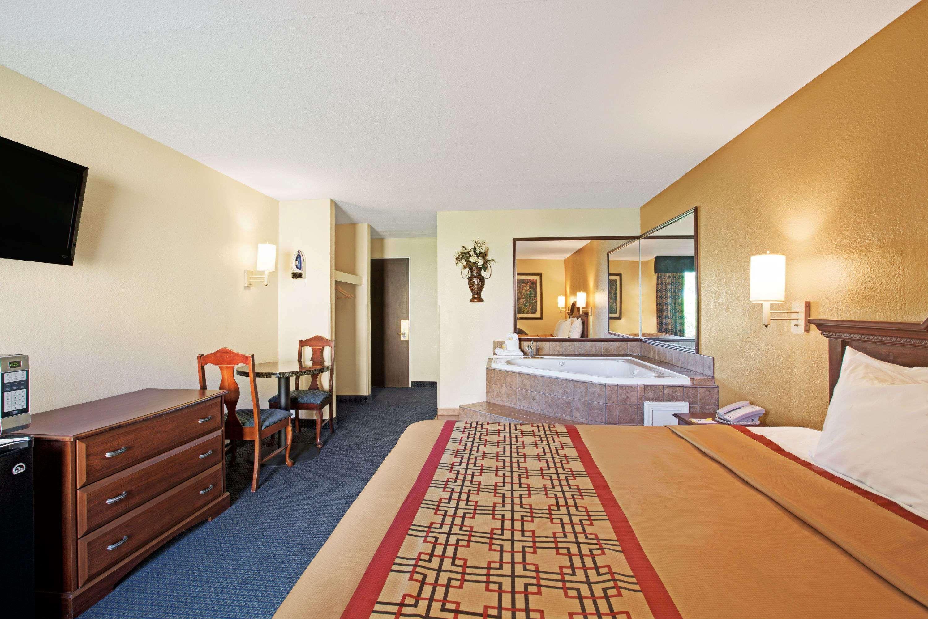 Days Inn By Wyndham Charlotte/Woodlawn Near Carowinds Exteriér fotografie